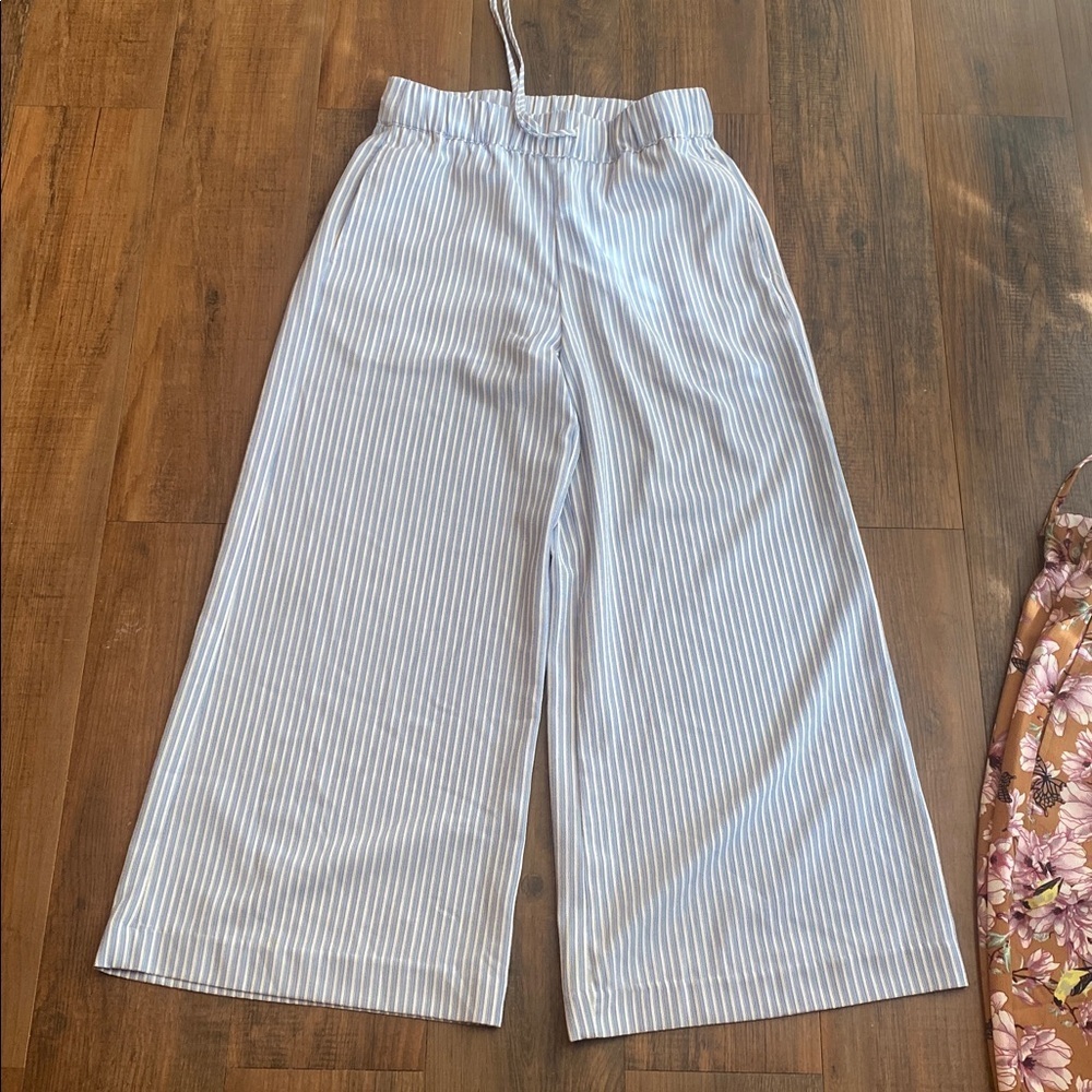 H&M Blue Striped and Floral Tan Capris - Picture 2 of 16